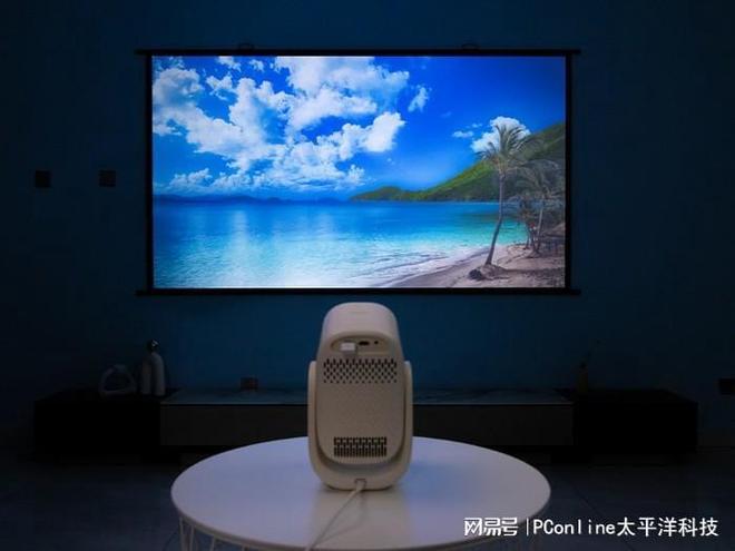 1 Max 如何定义千元投影新标准？AG真人平台千元性价标杆：哈趣 Q(图2)